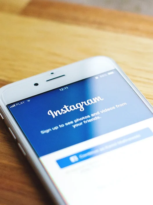 Announcing a death on social media