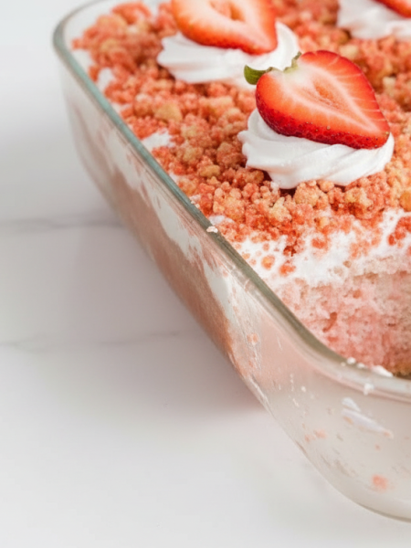 strawberry crunch poke cake