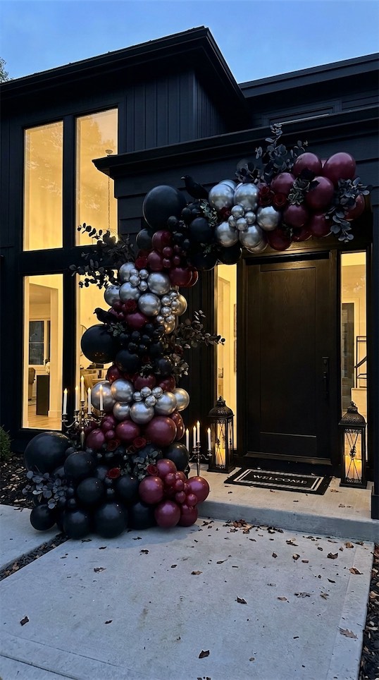 elegant haunted DIY Halloween Balloon Arch Ideas