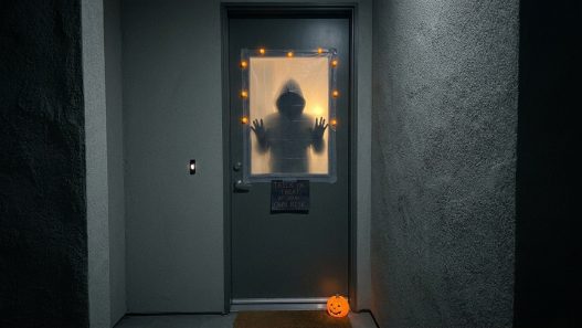 apartment door halloween decor ideas